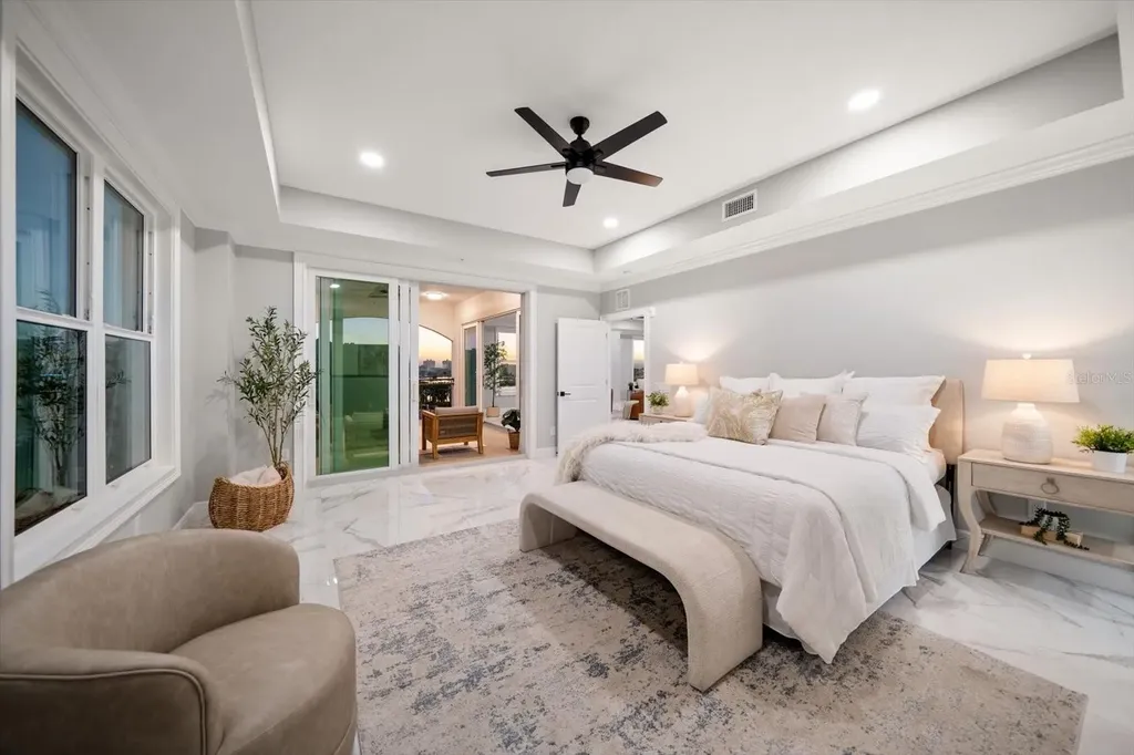 211 Dolphin Point Clearwater FL 33767