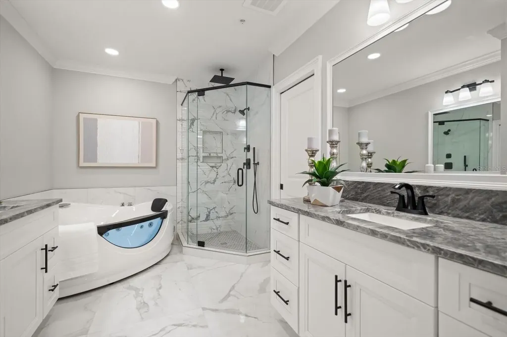 211 Dolphin Point Clearwater FL 33767