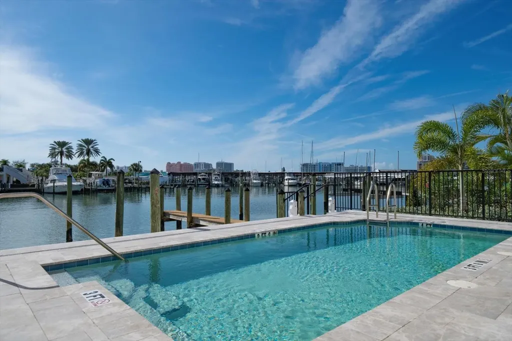 211 Dolphin Point Clearwater FL 33767