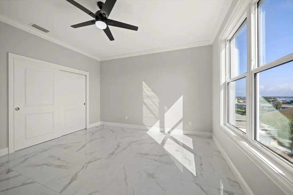 211 Dolphin Point Clearwater FL 33767