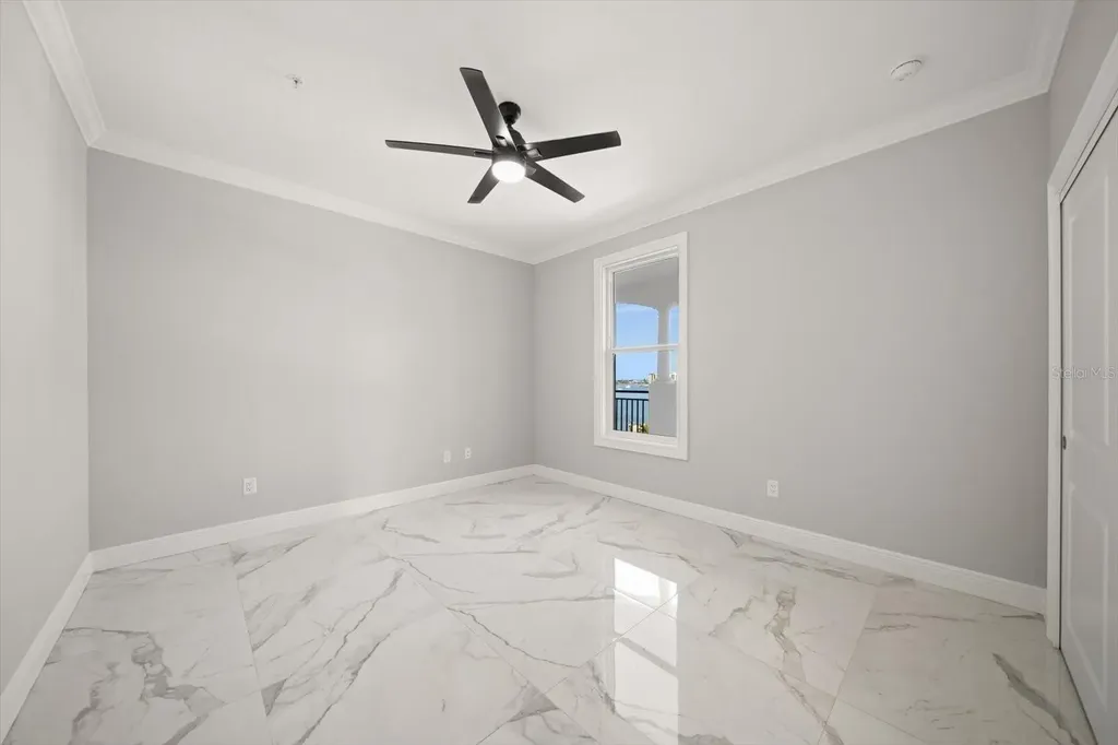 211 Dolphin Point Clearwater FL 33767