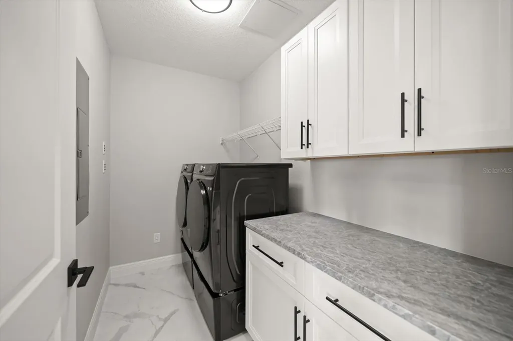 211 Dolphin Point Clearwater FL 33767