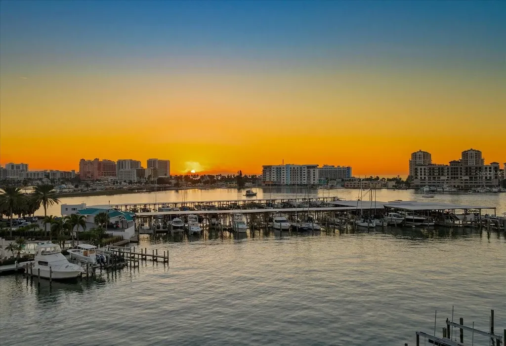 211 Dolphin Point Clearwater FL 33767