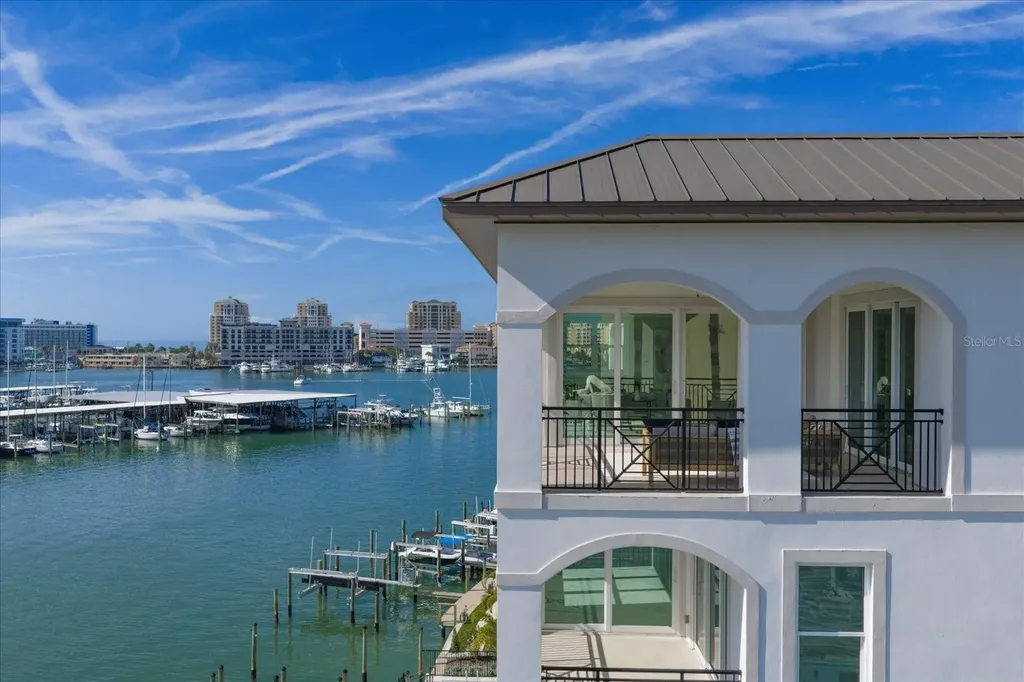 211 Dolphin Point Clearwater FL 33767