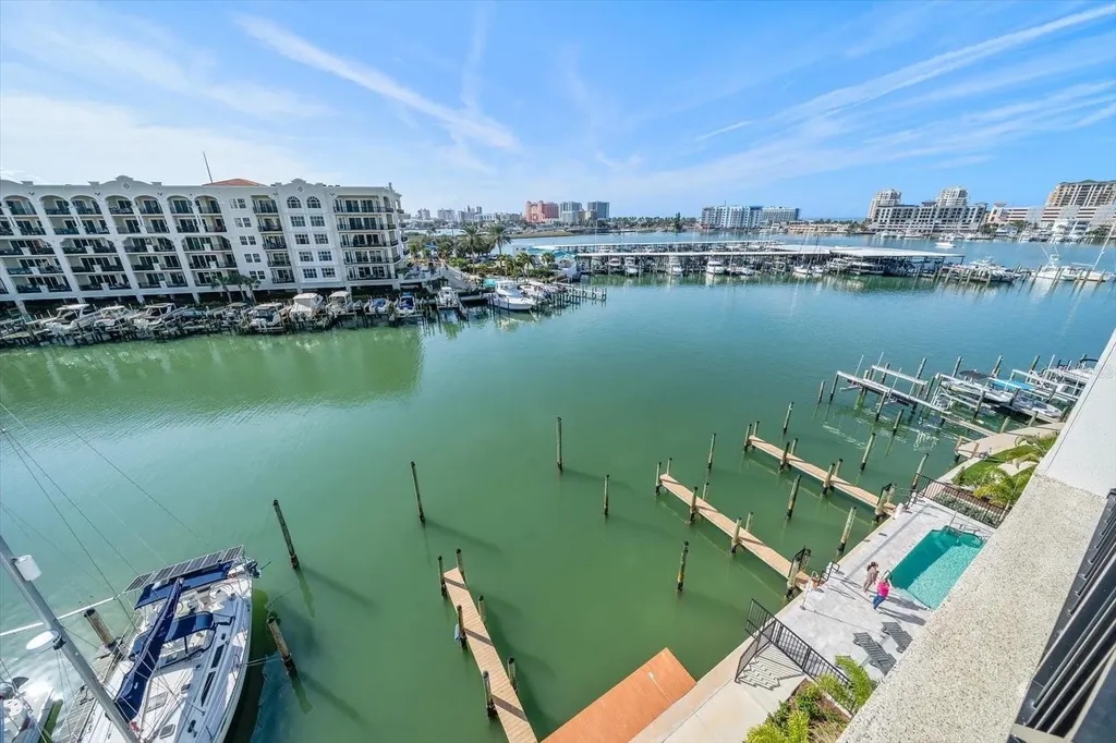 211 Dolphin Point Clearwater FL 33767