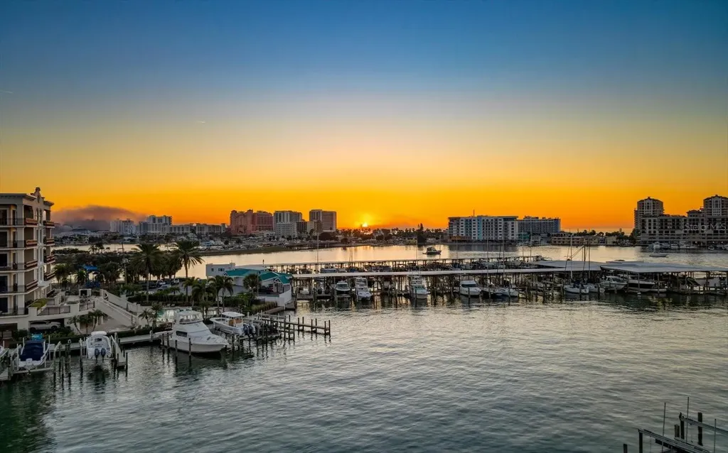 211 Dolphin Point Clearwater FL 33767