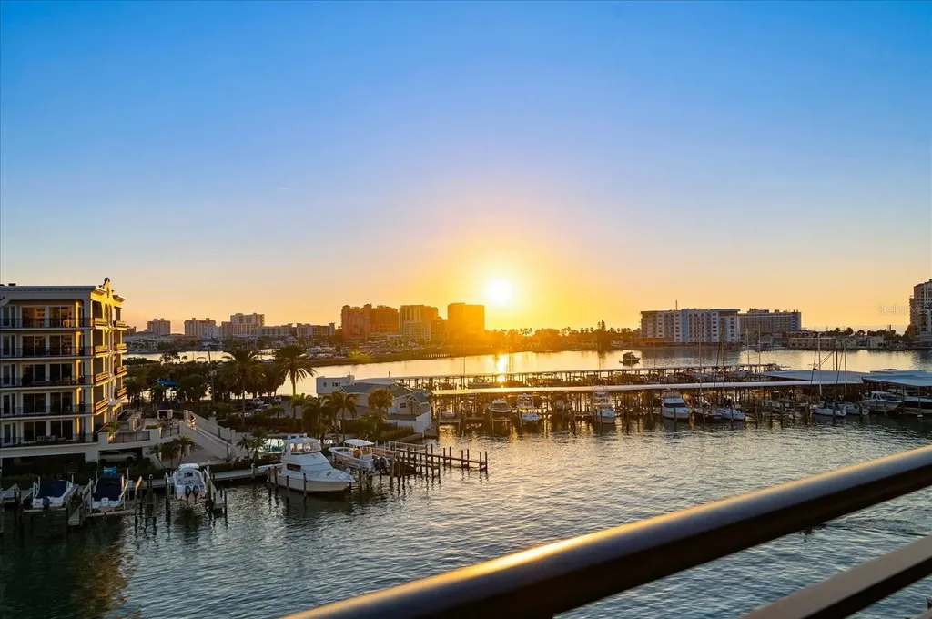 211 Dolphin Point Clearwater FL 33767