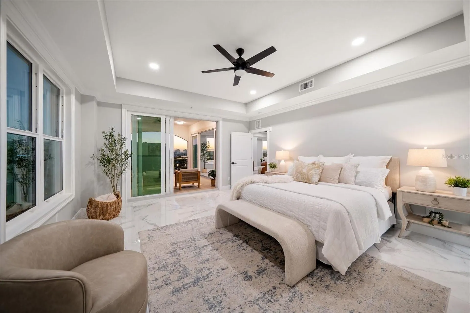 211 Dolphin Point Clearwater FL 33767