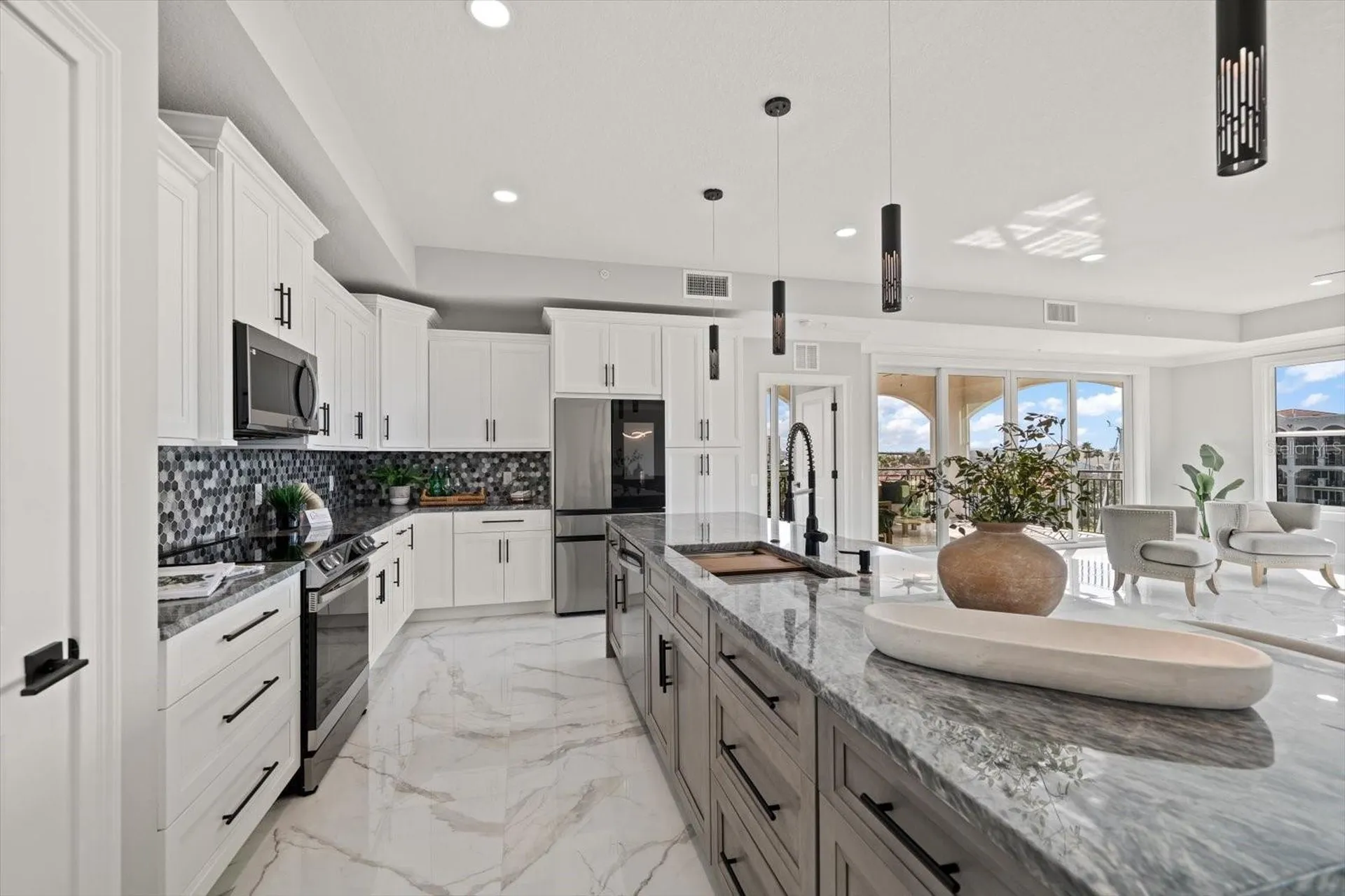 211 Dolphin Point Clearwater FL 33767