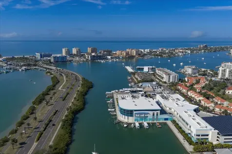 211 Dolphin Point Clearwater FL 33767