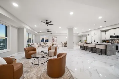 211 Dolphin Point Clearwater FL 33767