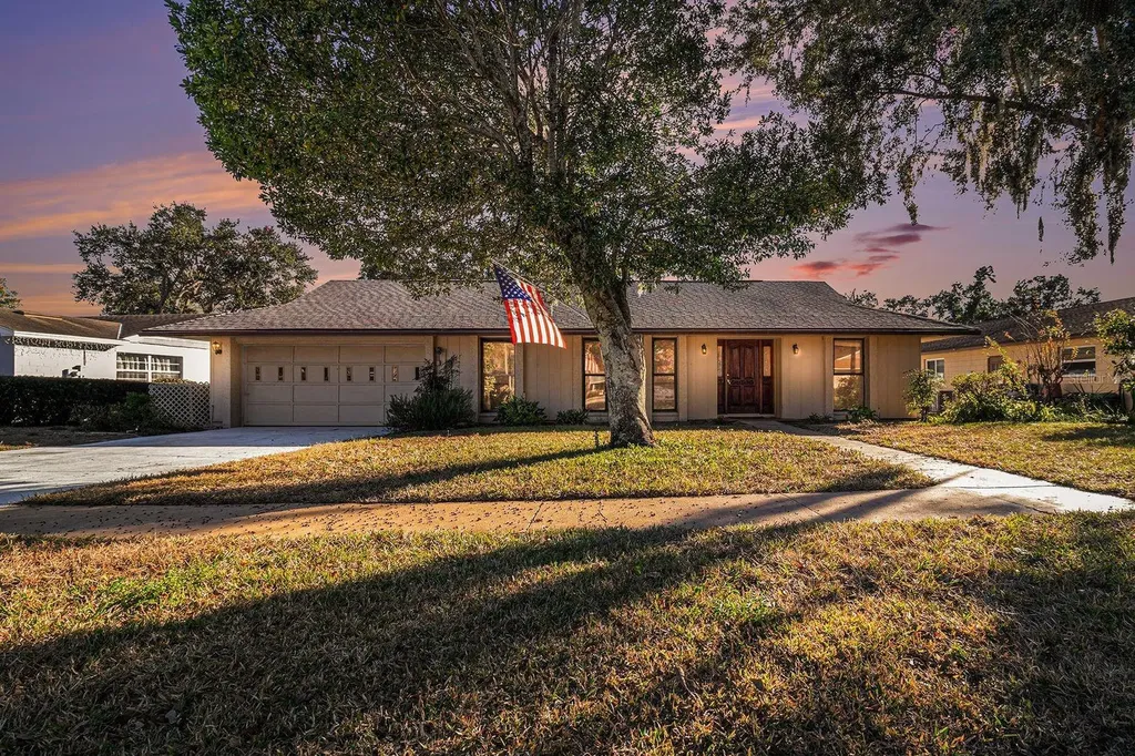 607 E Lakeshore Drive Ocoee FL 34761