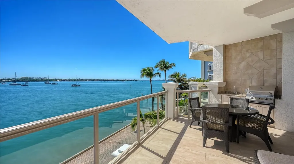 464 Golden Gate Point Sarasota FL 34236