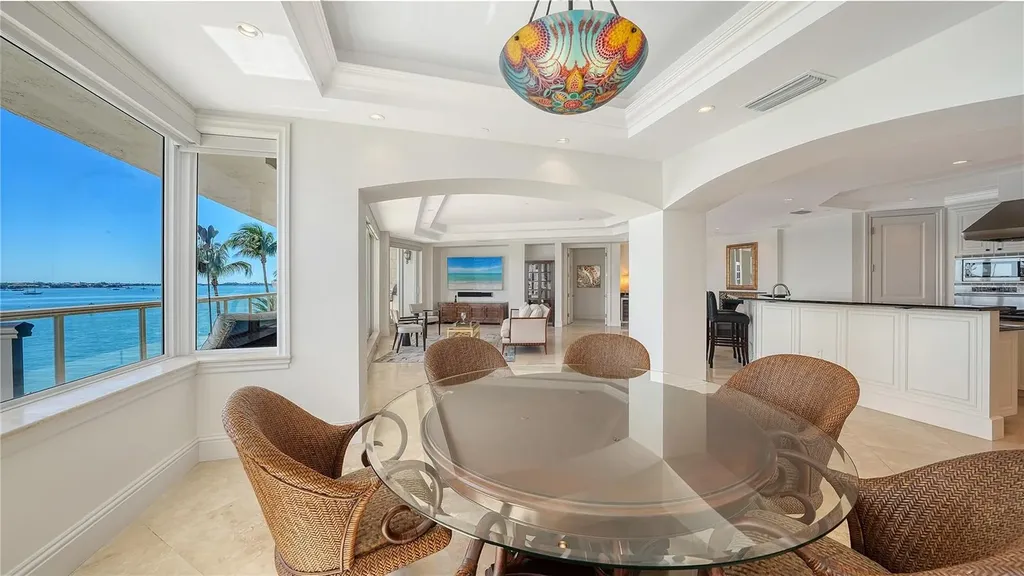 464 Golden Gate Point Sarasota FL 34236