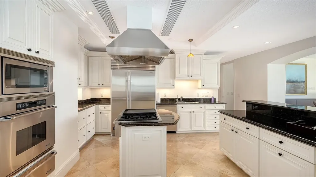 464 Golden Gate Point Sarasota FL 34236
