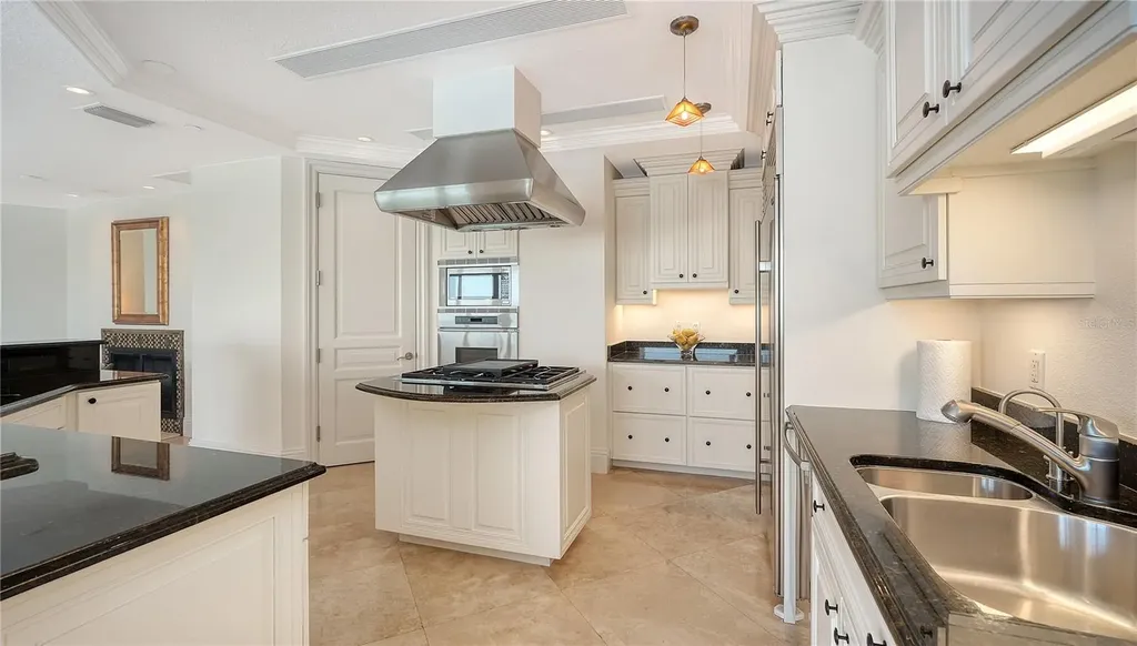 464 Golden Gate Point Sarasota FL 34236