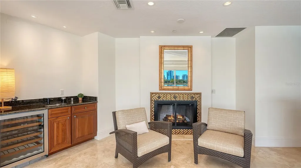 464 Golden Gate Point Sarasota FL 34236