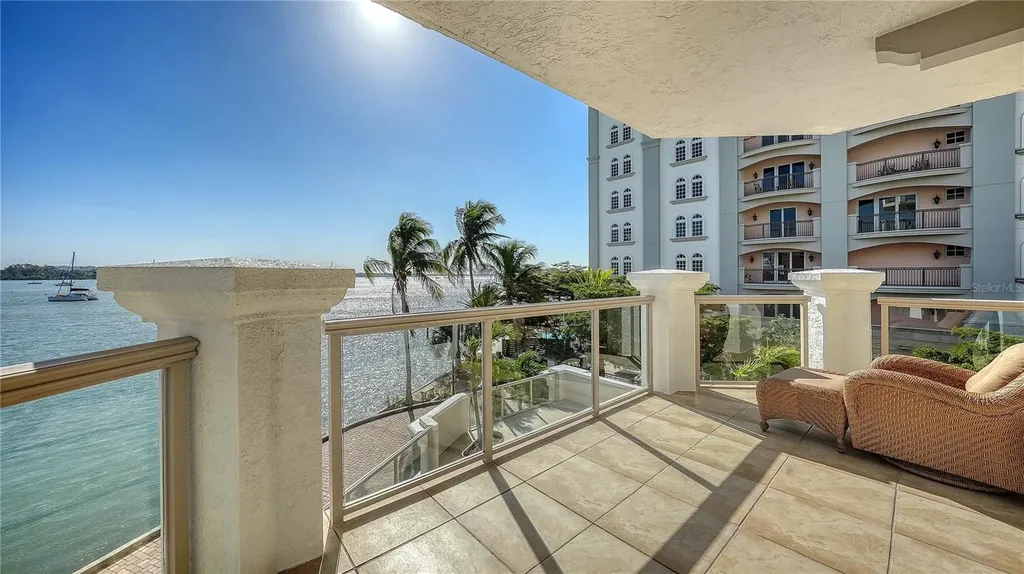 464 Golden Gate Point Sarasota FL 34236