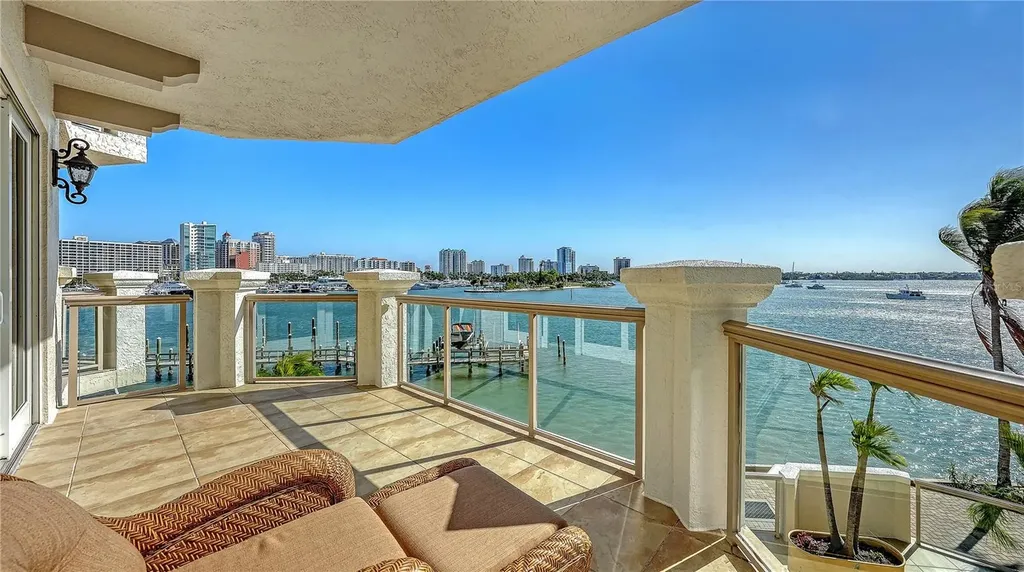 464 Golden Gate Point Sarasota FL 34236