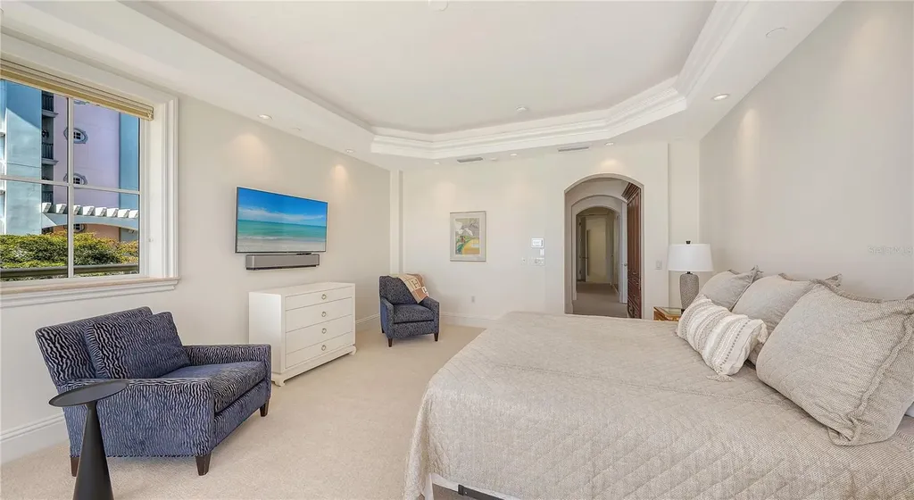 464 Golden Gate Point Sarasota FL 34236