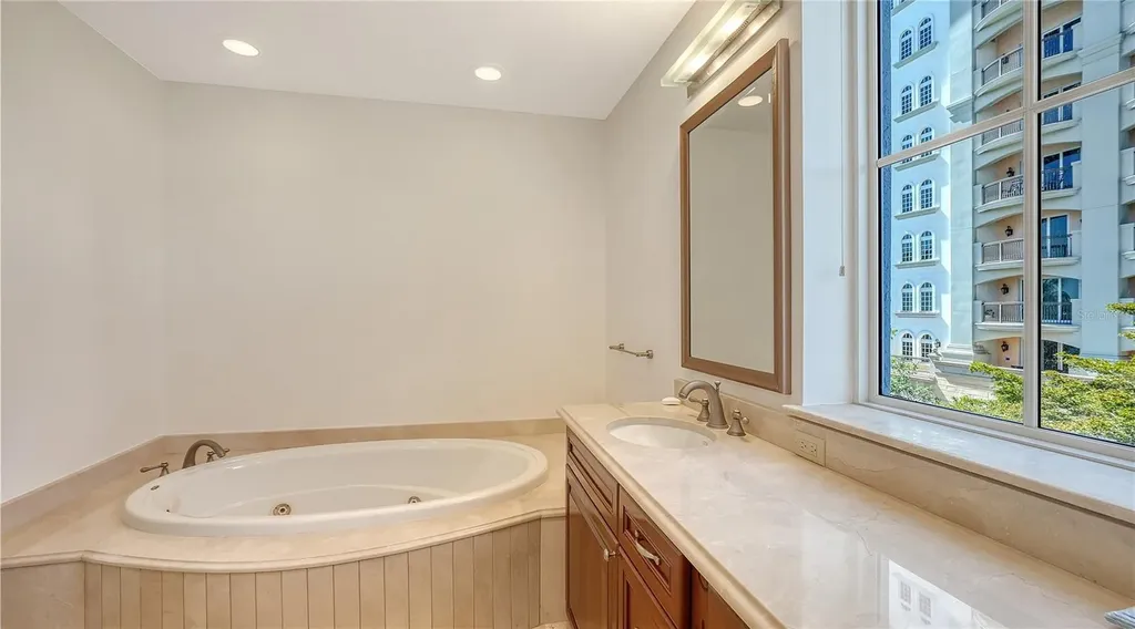 464 Golden Gate Point Sarasota FL 34236