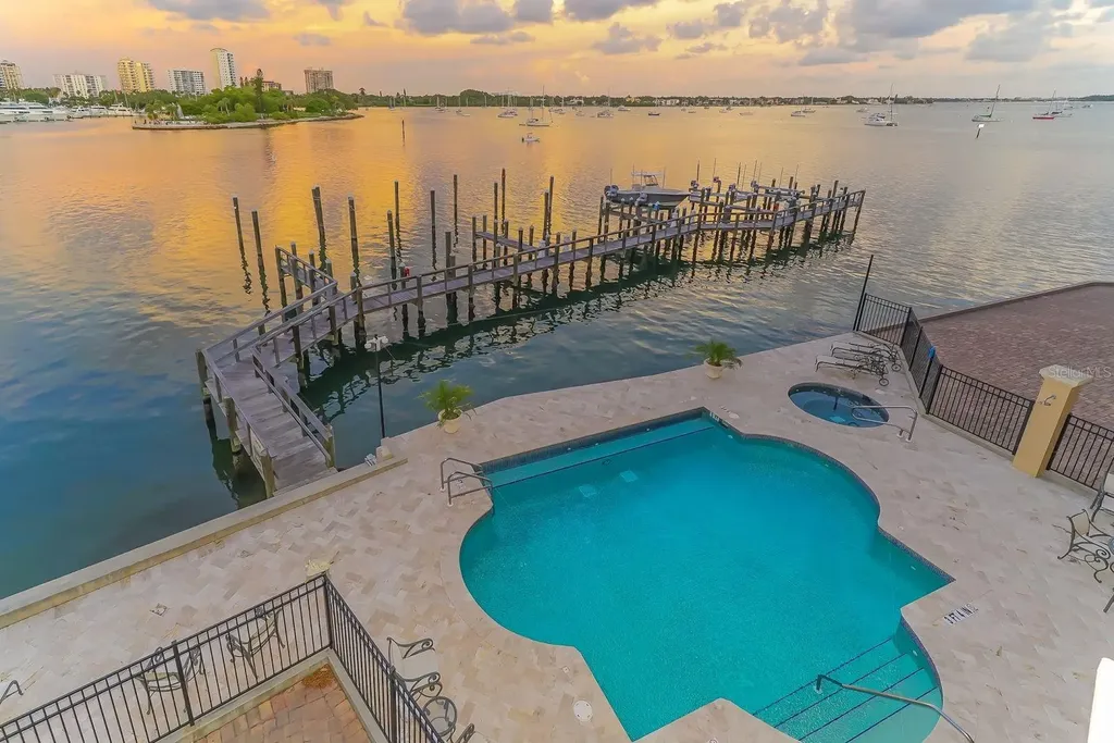 464 Golden Gate Point Sarasota FL 34236