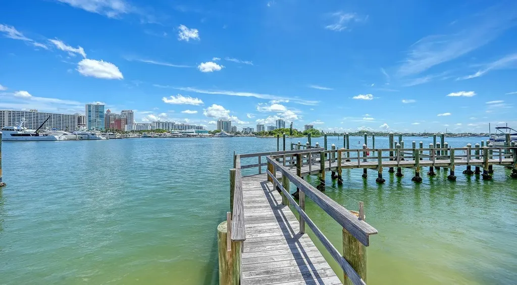 464 Golden Gate Point Sarasota FL 34236