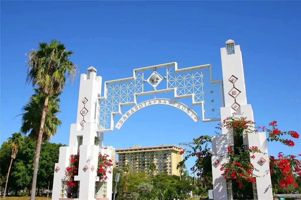 464 Golden Gate Point Sarasota FL 34236