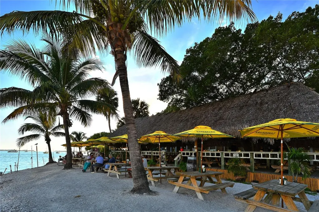 464 Golden Gate Point Sarasota FL 34236
