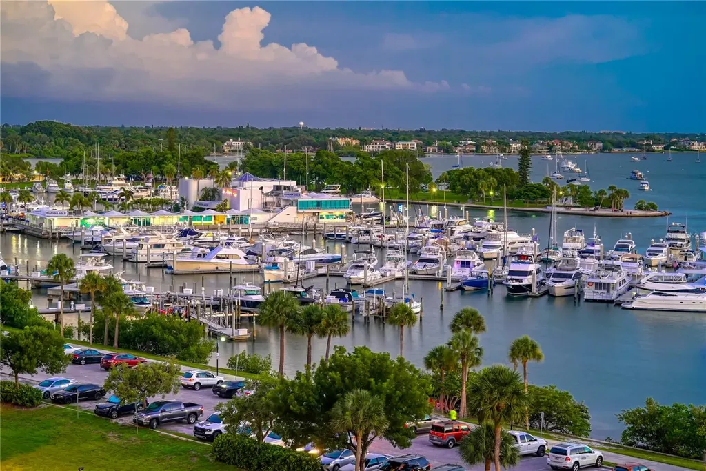 464 Golden Gate Point Sarasota FL 34236