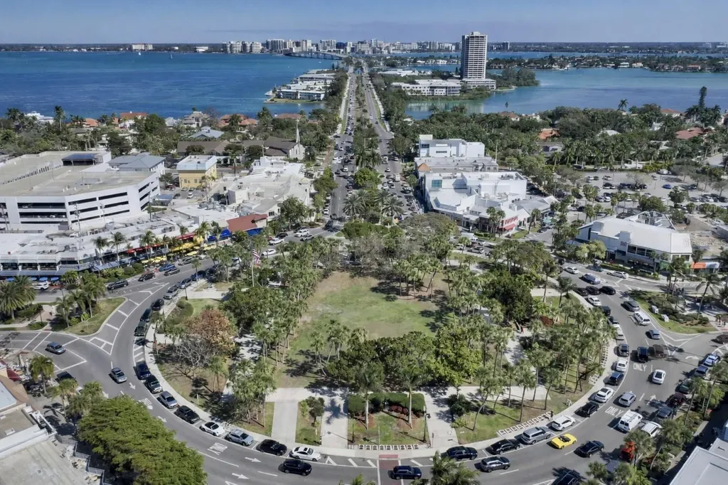 464 Golden Gate Point Sarasota FL 34236