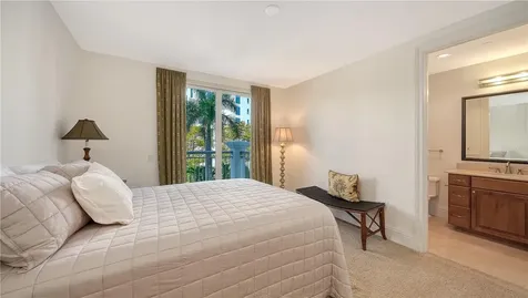 464 Golden Gate Point Sarasota FL 34236