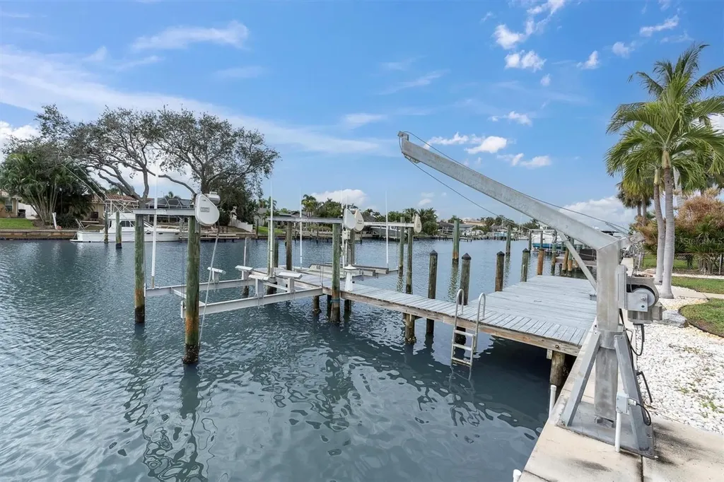 4200 46th Avenue S St Petersburg FL 33711
