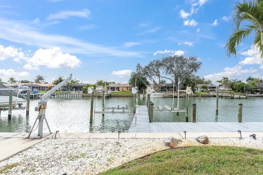 4200 46th Avenue S St Petersburg FL 33711