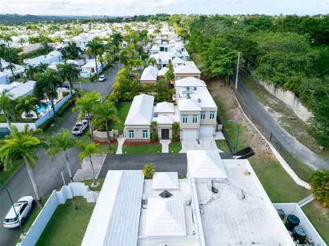 37 Paseo Las Palmas Dorado PR 00646