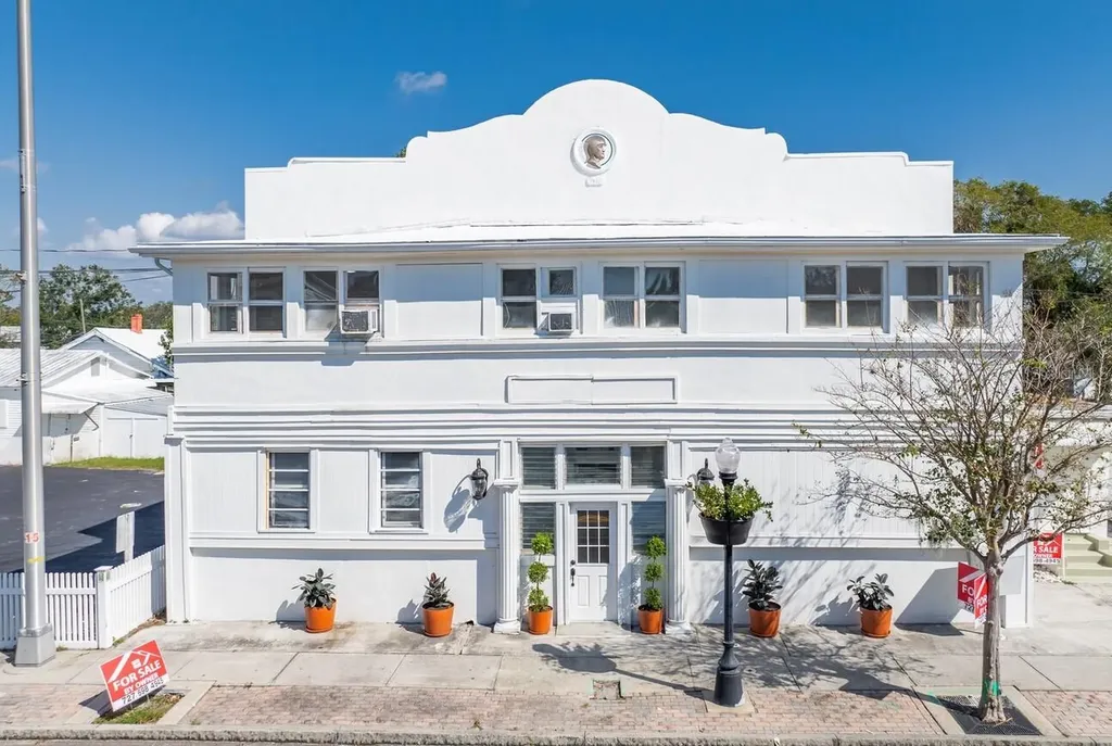218 N Pinellas Avenue Tarpon Springs FL 34689