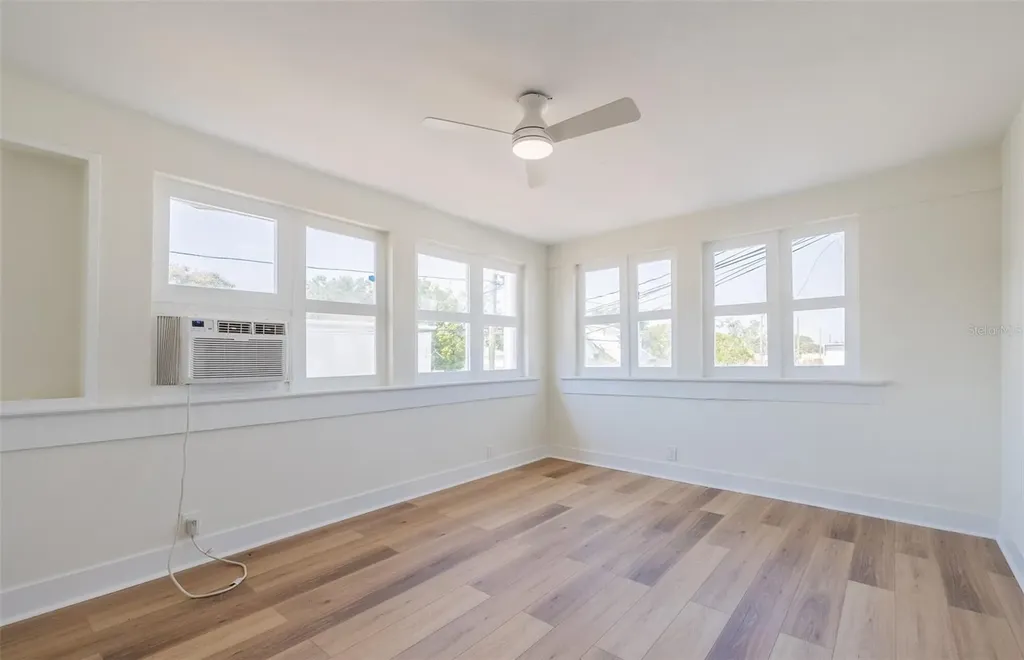 218 N Pinellas Avenue Tarpon Springs FL 34689