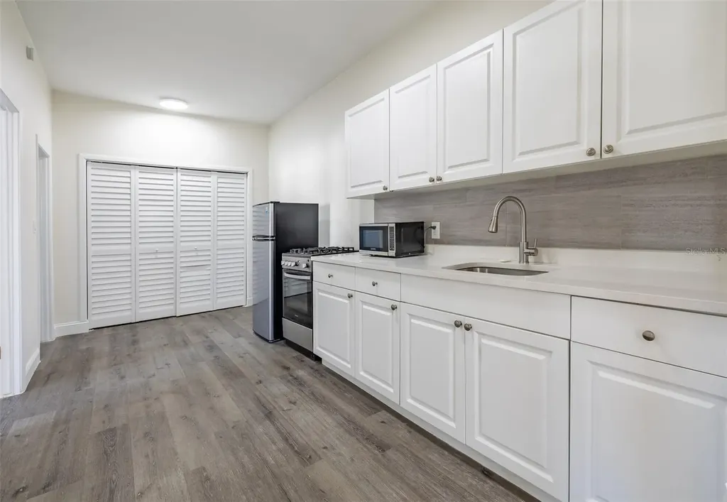 218 N Pinellas Avenue Tarpon Springs FL 34689