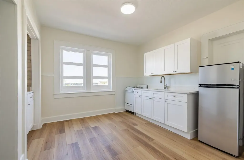 218 N Pinellas Avenue Tarpon Springs FL 34689