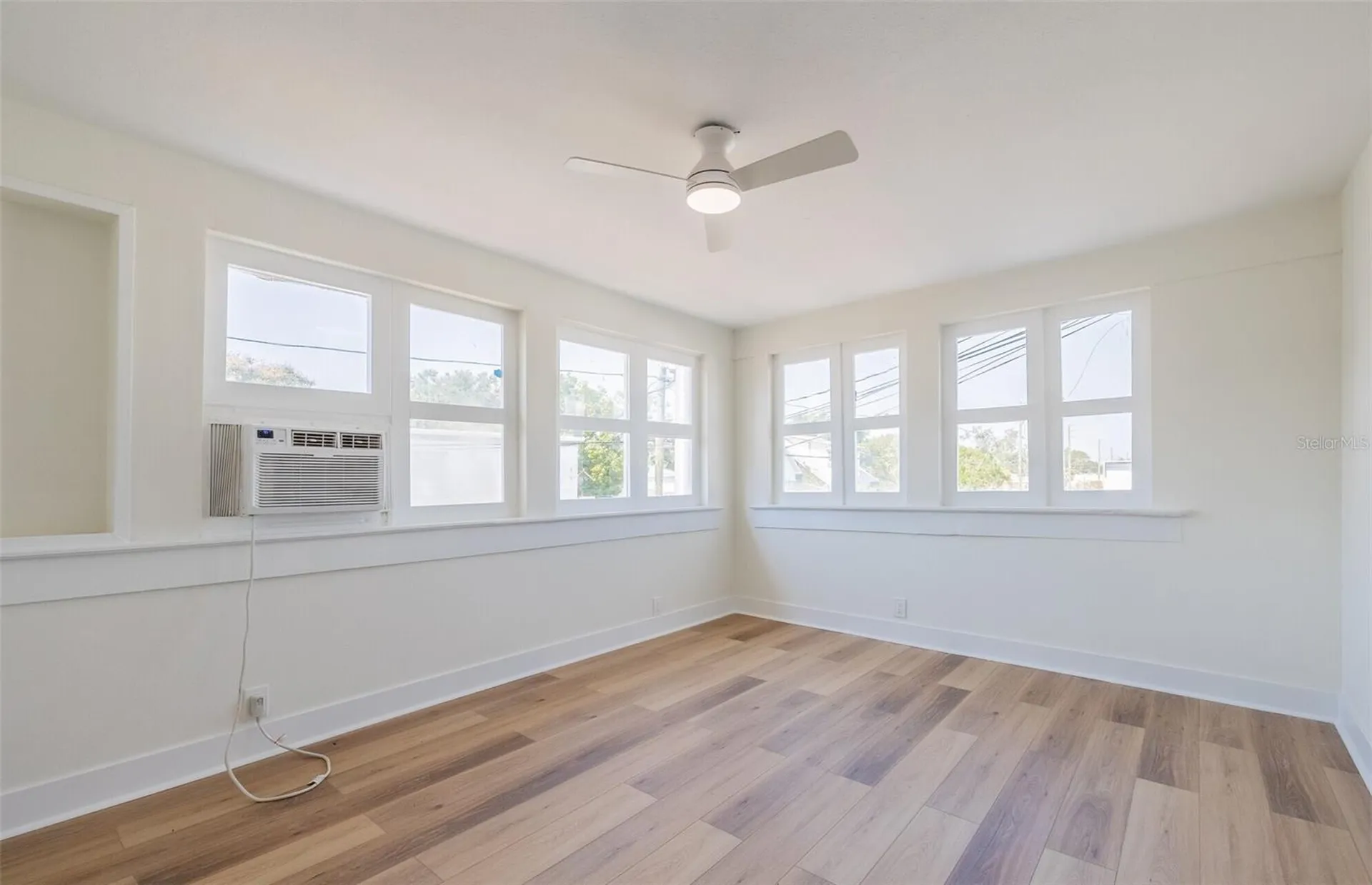 218 N Pinellas Avenue Tarpon Springs FL 34689
