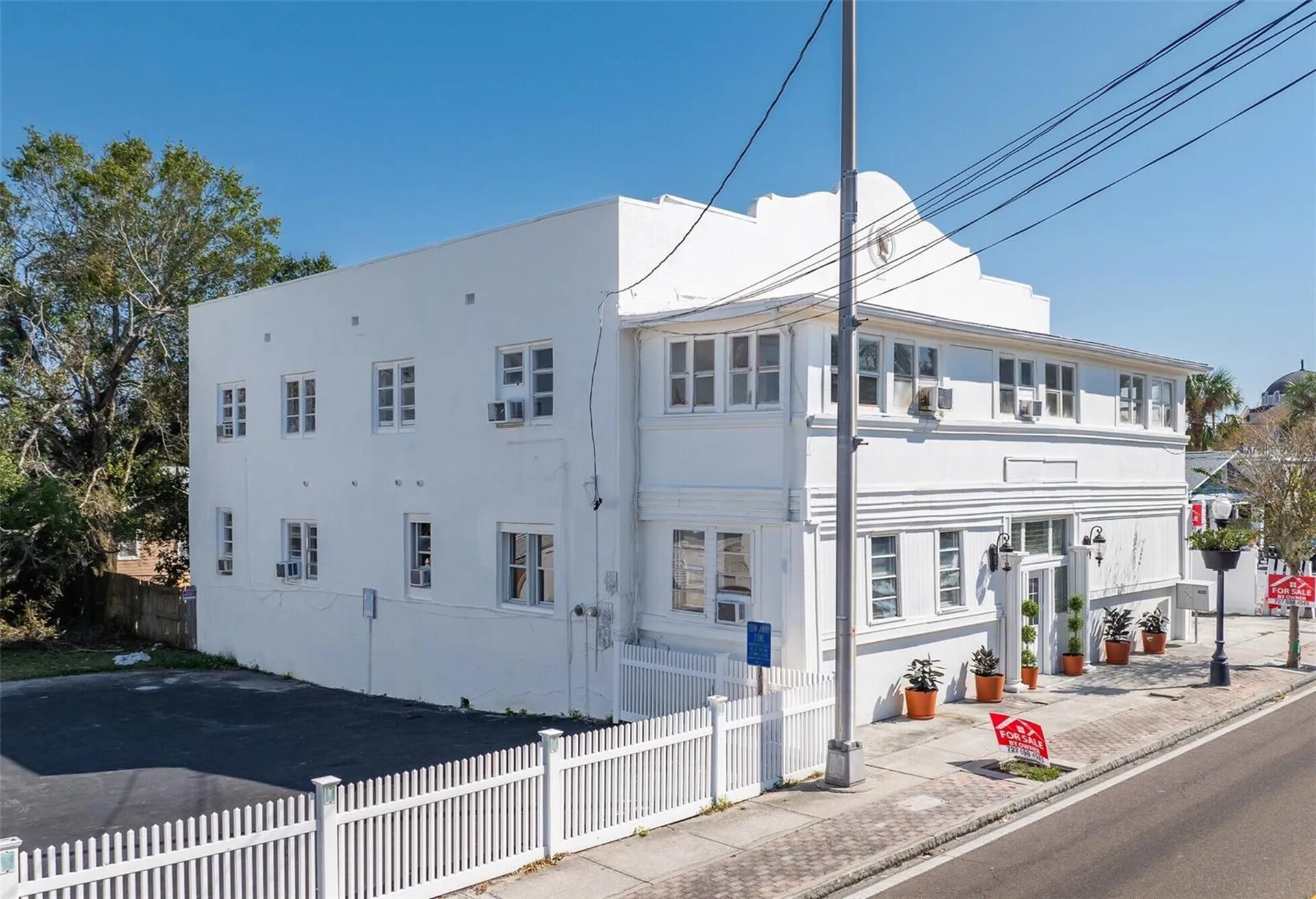 218 N Pinellas Avenue Tarpon Springs FL 34689