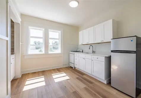 218 N Pinellas Avenue Tarpon Springs FL 34689