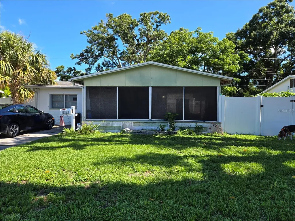 5271 94th Avenue N Pinellas Park FL 33782