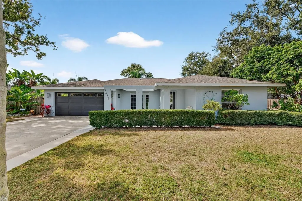 5676 Beneva Woods Circle Sarasota FL 34233