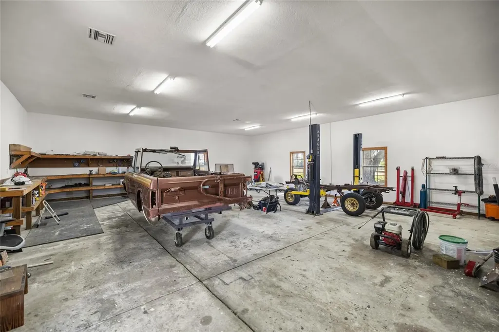 20551 SE 80th Street Morriston FL 32668