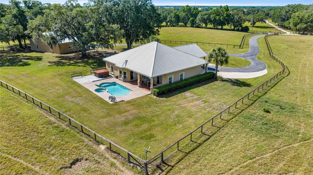 20551 SE 80th Street Morriston FL 32668