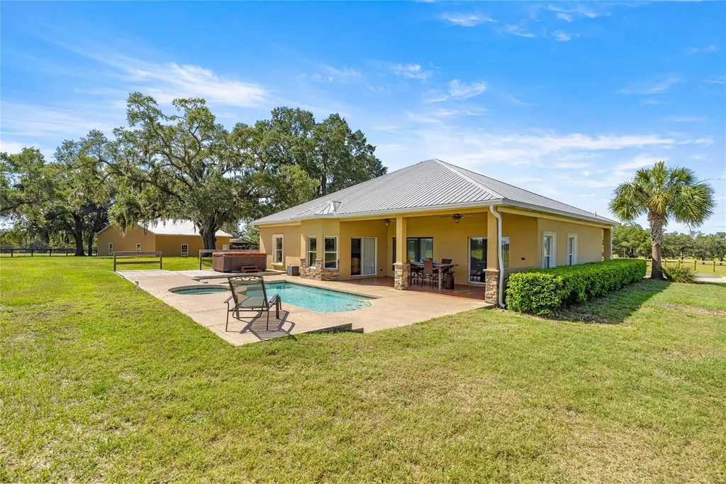 20551 SE 80th Street Morriston FL 32668