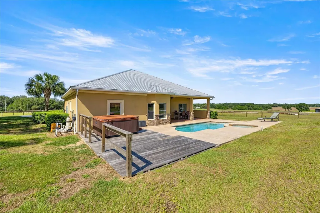 20551 SE 80th Street Morriston FL 32668