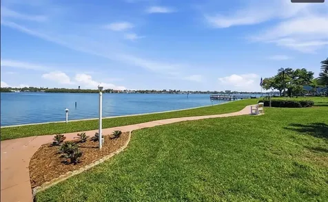 1847 Shore Drive S South Pasadena FL 33707