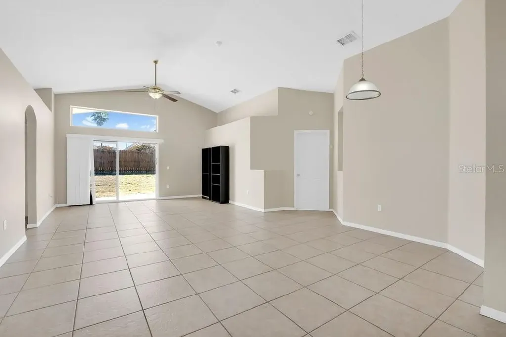 348 Sir Phillips Drive Davenport FL 33837